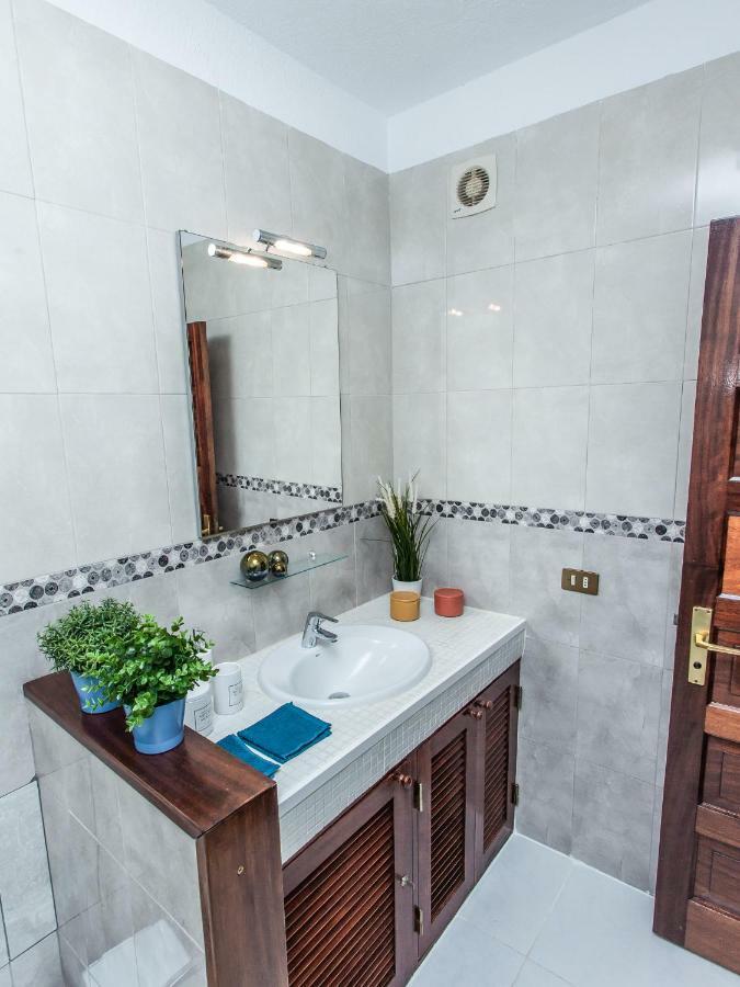 Spectacular Renovated Apartment, 5 Min To Camison Beach, With Aircon Arona  Eksteriør bilde